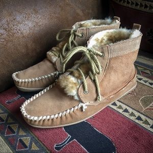Orvis genuine shearling bootie moccasins 8 NWOT